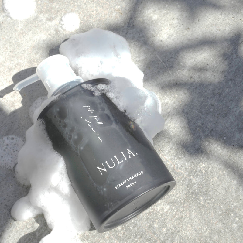 NULIA. リトリートシャンプー＆トリートメント（各300ml）